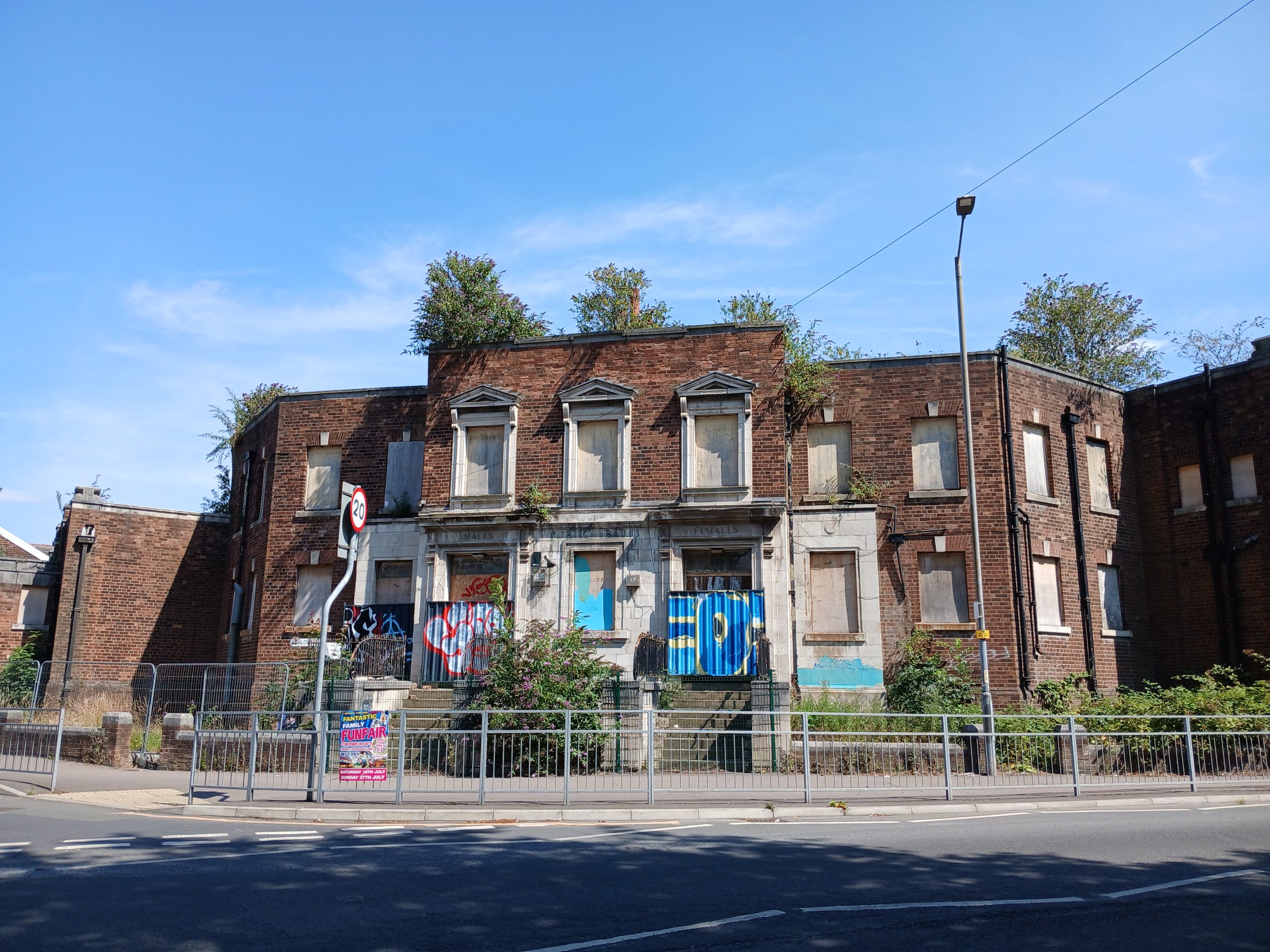 Old Levenshulme Baths on Barlow Road. Image by Six57.
